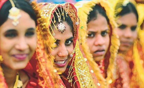 அரசு விதிகளின்படி எது கலப்புத் திருமணம்?﻿