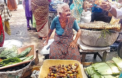 கருங்கல் சந்தையை கலக்கும்  90  வயது மூதாட்டி﻿: தள்ளாடும் வயதிலும் தளராத நம்பிக்கை