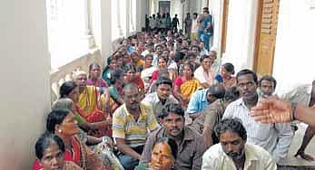 துப்புரவு ஊழியர்கள்  மேயரை முற்றுகை: ரிப்பன் வளாகம் ஸ்தம்பித்தது