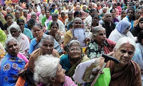 முதியோர் உதவித்தொகை பயனாளிகள் பட்டியல் தயார் செய்வதில் தாமதம்: சரிபார்ப்பு பணி நடப்பதாக அதிகாரிகள் தகவல்