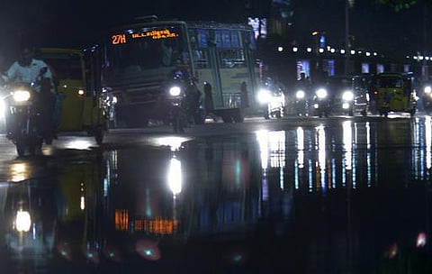 2 நாள் மழைக்கே நிலைமை படுமோசம்: முடிவுறாத சாலை பணிகளால் மக்கள் அவதி