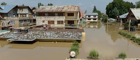 காஷ்மீர் வெள்ளத்தில் உயிரிழப்பு 200: இதுவரை 25,000 பேர் மீட்பு; 4 லட்சம் மக்கள் சிக்கித் தவிப்பதாக அச்சம்