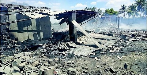 பட்டாசு கிடங்கில் வெடி விபத்து: இருவர் பலி, 3 பேர் படுகாயம்﻿