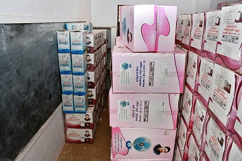 90 லட்சம் பேருக்கு ஒரே கட்டமாக இலவச மின்விசிறி, மிக்ஸி, கிரைண்டர்﻿: 2015-ம் ஆண்டுக்குள் வழங்க அரசு தீவிரம்﻿