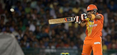 மந்தமான மும்பை இந்தியன்ஸ் அணிக்கு பாடம் கற்பித்த லாகூர் லயன்ஸ்