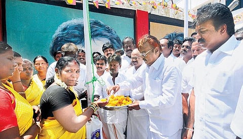 காஷ்மீர் வெள்ள நிவாரணத்துக்கு தேமுதிக எம்.எல்.ஏ.க்கள் ஒரு மாத சம்பளம்: கட்சித் தலைவர் விஜயகாந்த் அறிவிப்பு