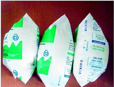 பால் விலையை லிட்டருக்கு ரூ.5 உயர்த்த முதல்வருக்கு ஆவின் பரிந்துரை