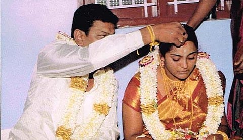 திருமணமானதை சுஜிபாலா ஒப்புக்கொள்ள வேண்டும்﻿: எல்லாவற்றுக்கும் ஆதாரம் உள்ளதாக இயக்குநர் ரவிக்குமார் பேட்டி﻿