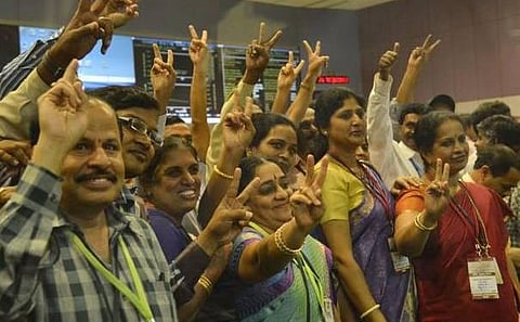 10 புகைப்படங்களை அனுப்பியது மங்கள்யான்: பிரதமர் பார்வையிட்ட பின்னர் ஊடகங்களில் வெளியாகும் என தகவல்