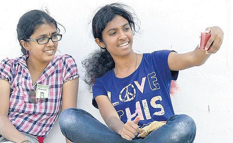 செல்ஃபி மோகம் தேவையா?