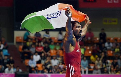 மல்யுத்தத்தில் இந்திய வீரர் யோகேஷ்வர் தத் தங்கம் வென்று சாதனை