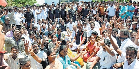 ஜெயலலிதாவை விடுவிக்கும் வரை மாநிலம் முழுவதும் போராட்டம்: சென்னை உண்ணாவிரதக் கூட்டத்தில் அதிமுகவினர் பேச்சு