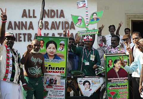 தமிழகத்தில் முன்கூட்டியே தேர்தல் நடத்த அதிமுக வியூகம்﻿