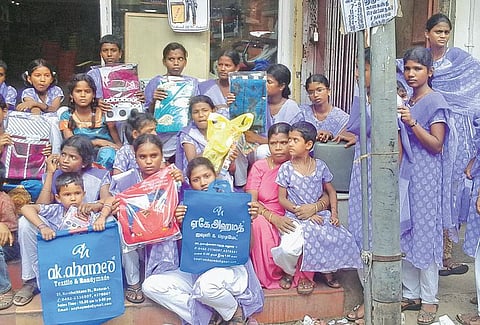 காப்பக குழந்தைகளோடு தீபாவளி கொண்டாட்டம்: ‘படிக்கட்டுகள்’ அமைப்பு இளைஞர்கள் ஏற்பாடு