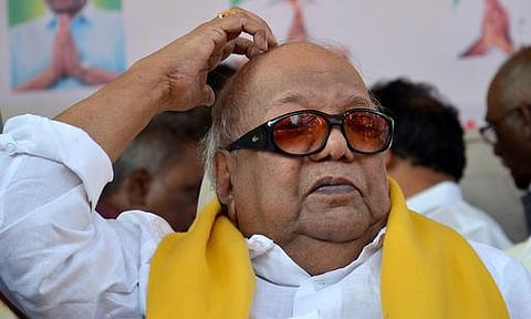 சிறையில் ஜெயலலிதா: எச்சரிக்கையோடு விமர்சிக்கும் திமுக