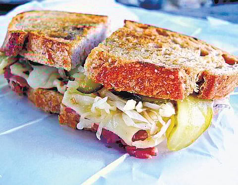 நிலவில் கால்ஃப் விளையாடியவர்!