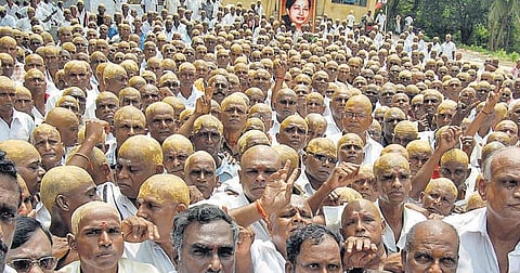 ஜெ. விடுதலையாக வேண்டி 1006 பேர் மொட்டை: சேலம் அதிமுகவினர் கோயிலில் வேண்டுதல்