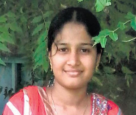 விபத்தில் இளம்பெண் மூளைச்சாவு: உடல் உறுப்புகள் தானம்