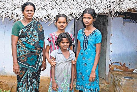 மெல்லத் தமிழன் இனி...! 11 - மதுவின் பிடியில் டாஸ்மாக் ஊழியர்கள்