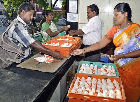 தமிழக மக்களுக்கு பால் வார்க்குமா அரசு?