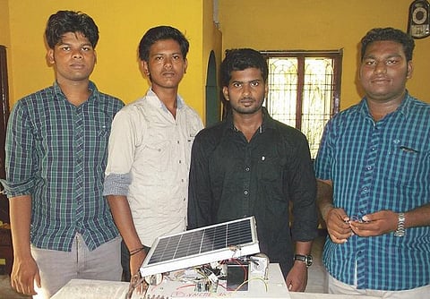 தானாக வயலை உழும் டிராக்டர்