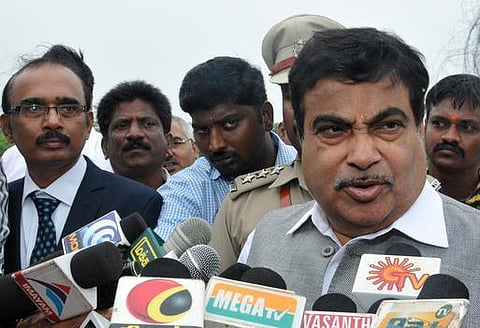 5 மீனவர்களை மீட்க சட்ட நடவடிக்கை: மத்திய அமைச்சர் நிதின் கட்கரி தகவல்