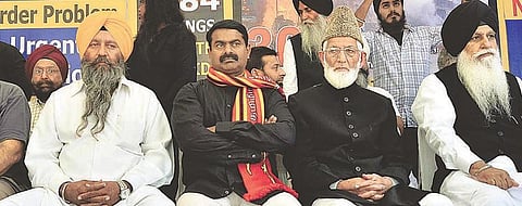 சீக்கியர் படுகொலை நினைவு நாள் ஆர்ப்பாட்டம்﻿: டெல்லியில் பிரிவினைவாதிகளுடன் சீமான் பங்கேற்பு﻿