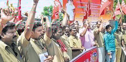 தொழிலாளர்கள் இல்லாத வளர்ச்சியா?