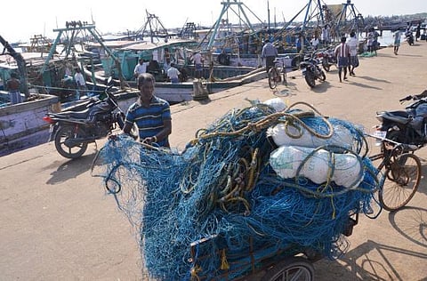 வட தமிழகத்தில் கடல் கொந்தளிப்பு: மீனவர்களுக்கு எச்சரிக்கை