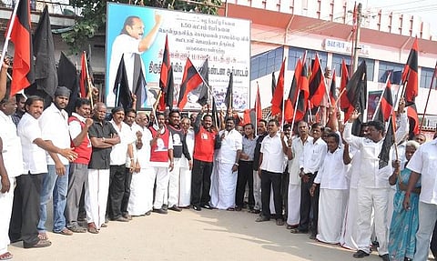 இலங்கை பிரதமர் திருப்பதி வருகையைக் கண்டித்து திருத்தணியில் மதிமுகவினர் கருப்புக்கொடி ஆர்ப்பாட்டம்