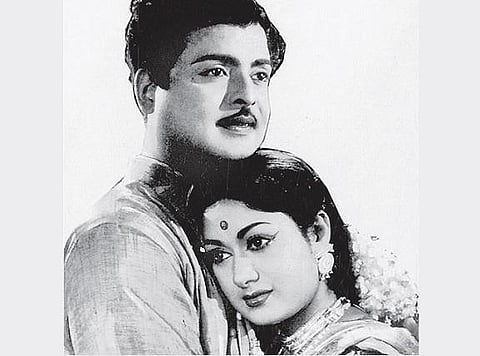 கூட்டைக் கலைத்த குயிலின் ஓசை