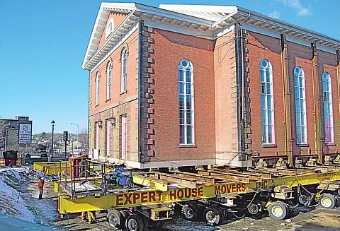 வீட்டை அப்படியே தூக்கலாம்