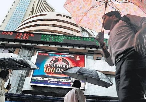 மோடி ஆட்சியில் வளர்ச்சி யாருக்கு?