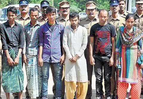 அண்ணாநகர் டாக்டர் வீட்டில் கொள்ளை: வேலைக்கார பெண் உட்பட 6 பேர் கைது﻿ - 107 சவரன் தங்க நகை, 4¾ கிலோ வெள்ளி, ரூ.65 ஆயிரம் மீட்பு﻿