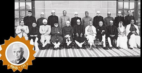 தேசம் உங்களை வணங்குகிறது நேரு!