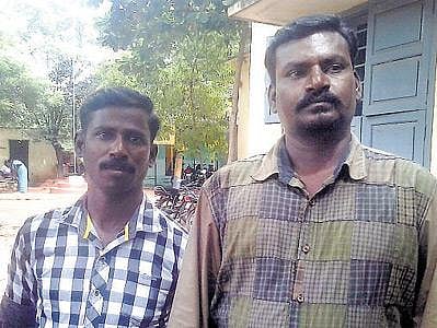 குப்பைத் தொட்டியில் நாட்டு வெடிகுண்டுகள்: ரவுடி வரிச்சியூர் செல்வத்தின் சகோதரர் உட்பட இருவர் நீதிமன்றத்தில் சரண்﻿