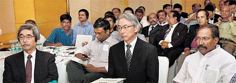 2016-க்குள் ரூ.1 லட்சம் கோடி முதலீடுகளை ஈர்க்க தமிழக அரசு இலக்கு﻿: தொழில் துறை அமைச்சர் தங்கமணி தகவல்﻿