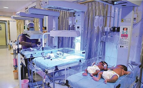 4 குழந்தைகளும் நலமாக உள்ளன: தருமபுரி மருத்துவமனை டீன் தகவல்