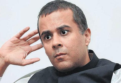 காப்பியடித்தாரா சேத்தன் பகத்?