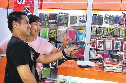 செல்ஃபி ஸ்டிக்குக்கு மகுடம்