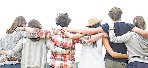 காதலரின் நண்பர்களுடன் நட்பு பாராட்டலாமா?