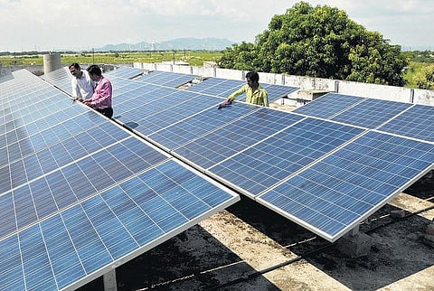 சூரிய மின் உற்பத்தி நிலையம்: தமிழகம் ஆர்வம்- மக்களவையில் அமைச்சர் தகவல்