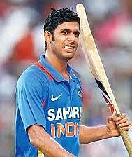 அமித் மிஸ்ரா பந்துவீச்சை விளாசி எடுத்த மனோஜ் திவாரி