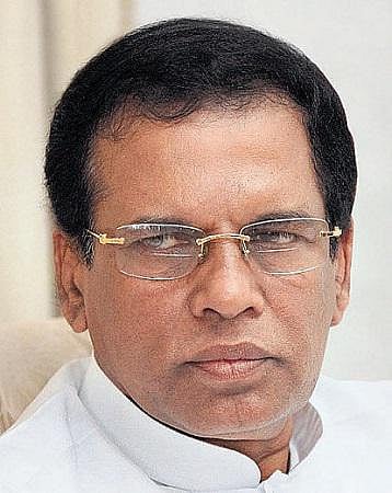 தேர்தலில் வென்றால் இலங்கை அதிபரின் அதிகாரம் குறைக்கப்படும்﻿: ராஜபக்சவை எதிர்த்து போட்டியிடும் ஸ்ரீசேனா அறிவிப்பு﻿﻿