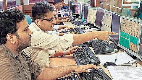 பங்குச் சந்தையில் 339 புள்ளிகள் சரிவு﻿