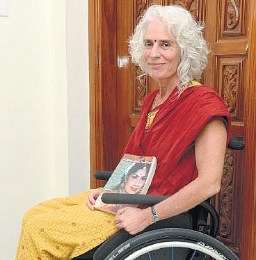 நாடகம் - அமெரிக்க அக்கா