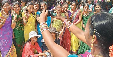 வசந்த கால நதிகளிலே