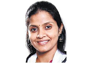 பெண்ணைப் போற்றி வளர்க்க வேண்டும்