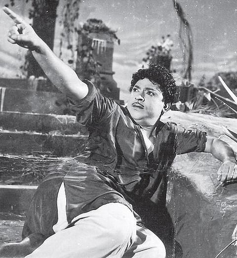 அவனை அழைத்து வந்து ஆசையில் மிதக்கவிட்டு -திரையிசை