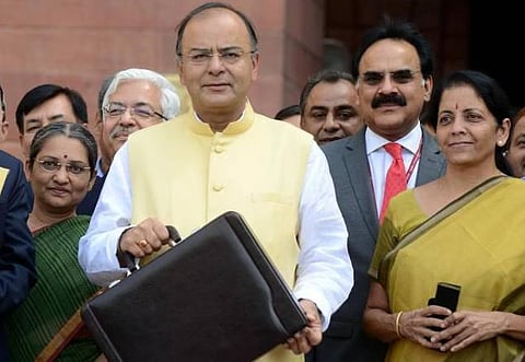 மருத்துவத்துறைக்கான நிதியை குறைப்பது நியாயமா?